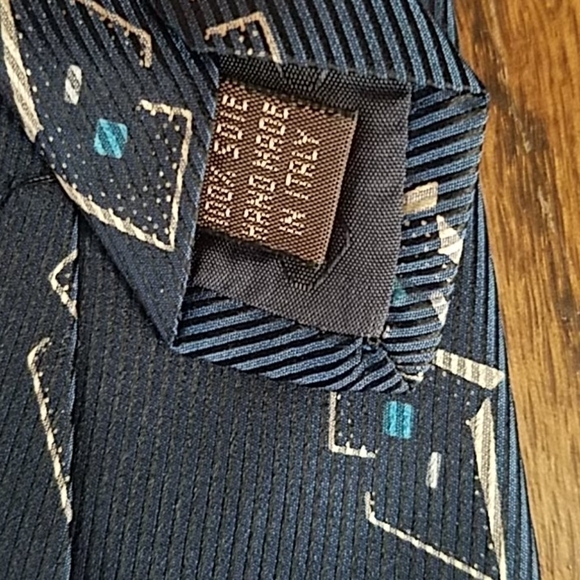 Valentino Repp Vintage All silk Handmade Designer's Italian Blue Men's Necktie - Picture 2 of 7